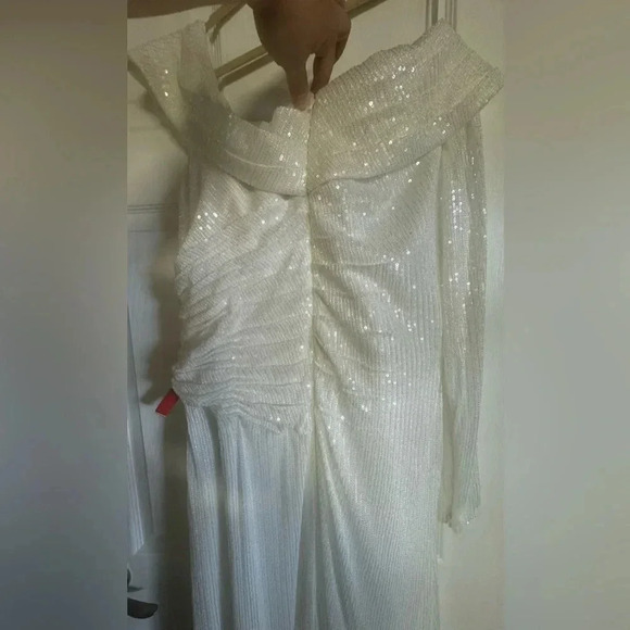 Mac Duggal Ieena White Beaded Cuff Drop Shoulder Faux Wrap Gown 2657 sz 14 NWT - Picture 5 of 11